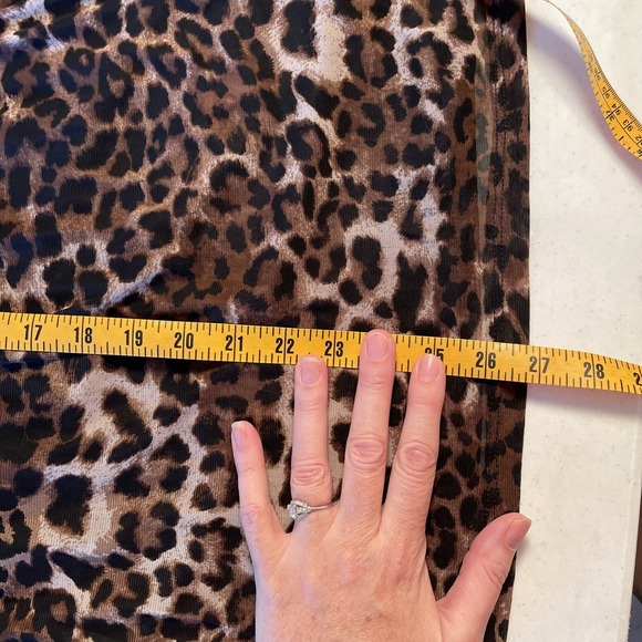A Love Story Size 1x Lined Flowy Leopard Print Blouse Relaxed Sheer Flowy Arms - Picture 10 of 10